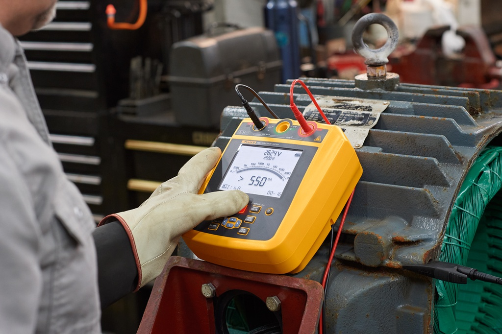 Fluke_1537-Insulation-Tester_4