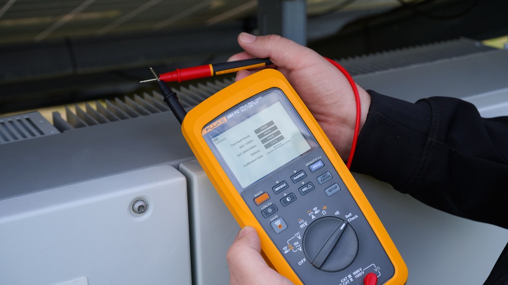 Fluke-283FC-Solar-DMM_3