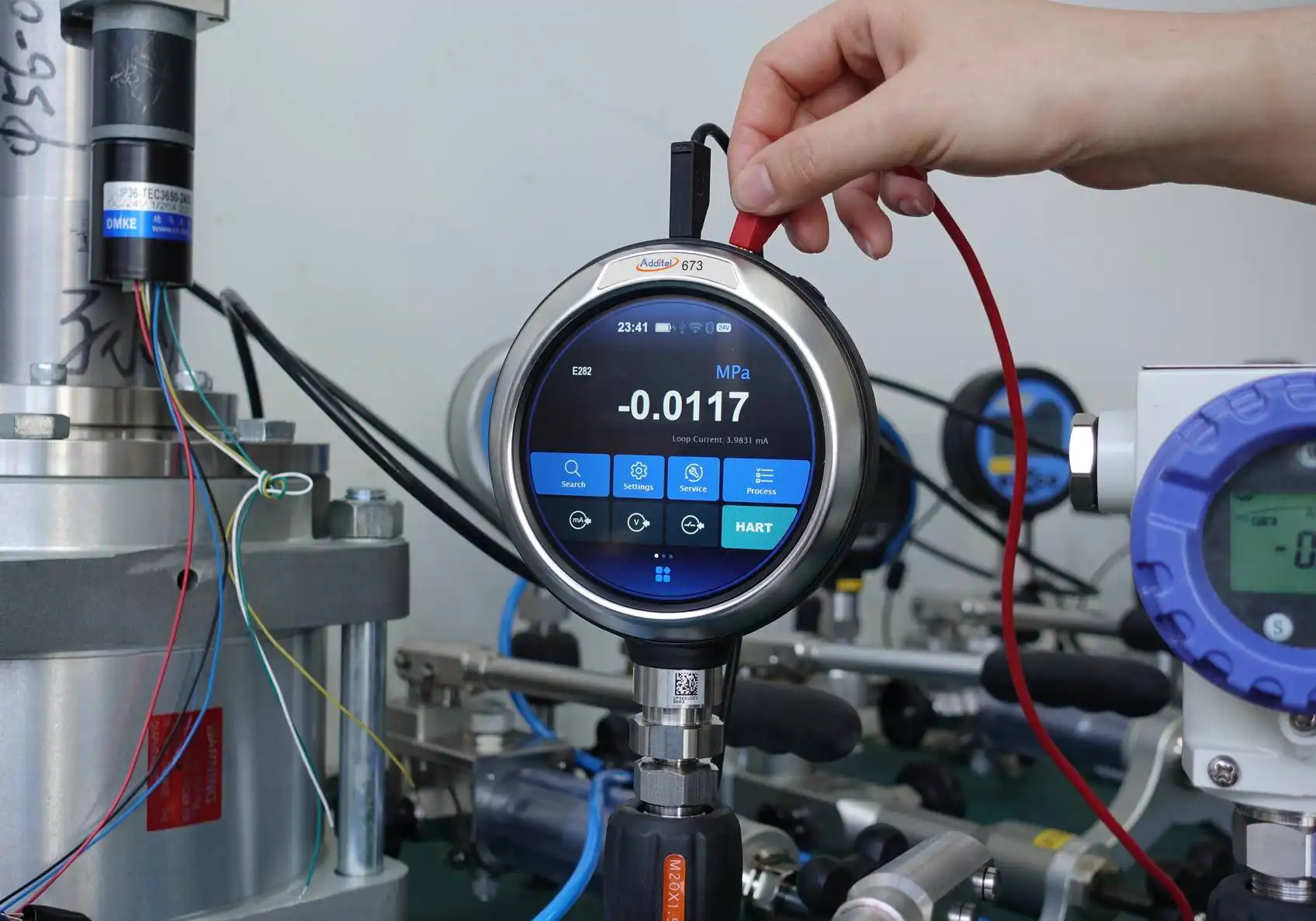 Additel-673-Advanced-digital-pressure-calibrator-2
