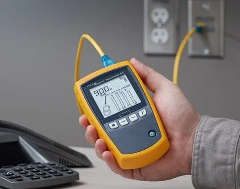 Fluke-Networks-MICROSCANNER2-2v.webp